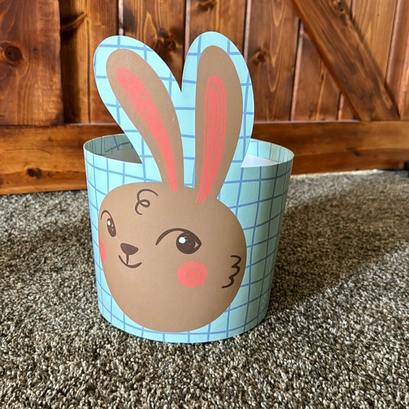 Easter/Halloween candy pail - Picture 1 of 3